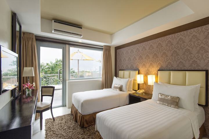 Room 9 of 25