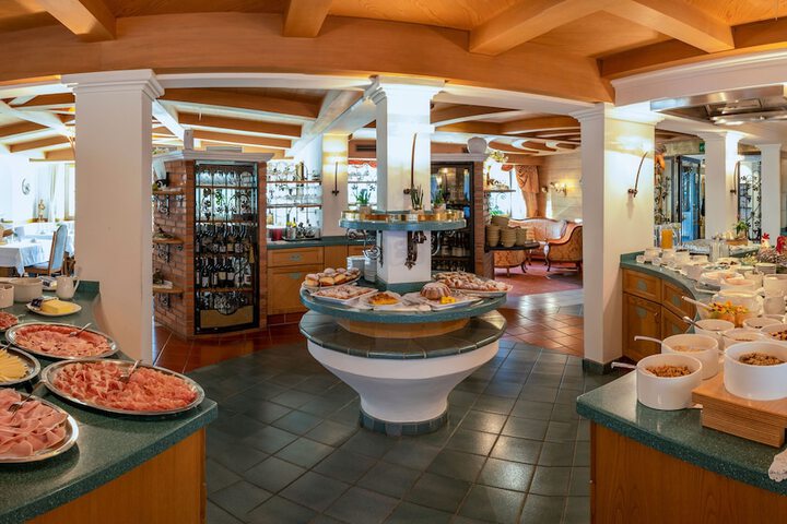 Breakfast/Coffee Service 59 of 92