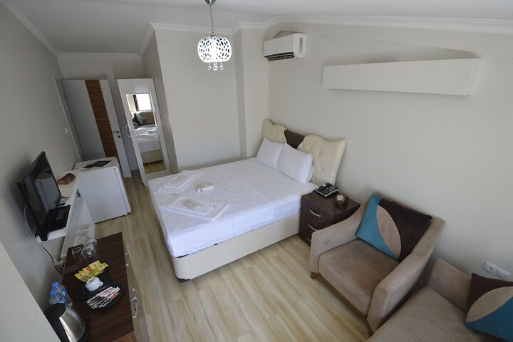 Room 6 of 22