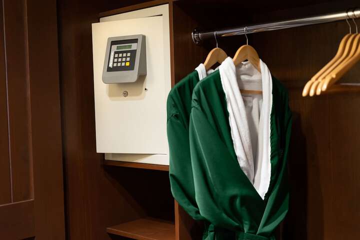 Room 14 of 76