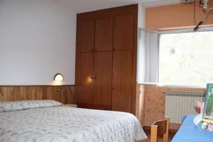 Room 6 of 25