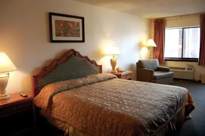 Room 4 of 10