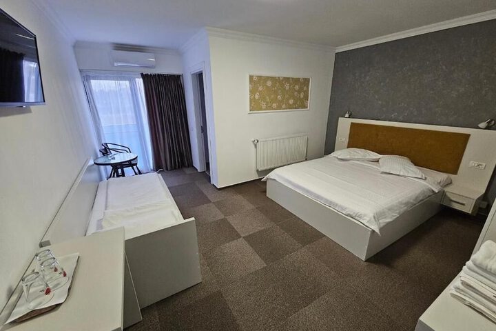 Room 7 of 34