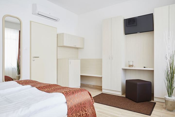 Room 25 of 67