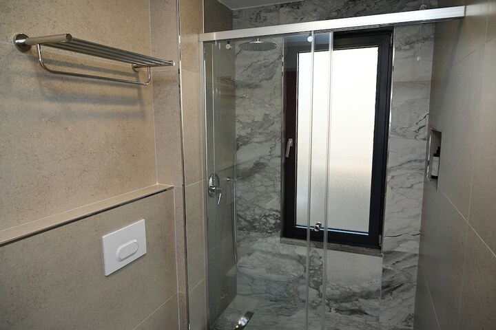 Room 65 of 86