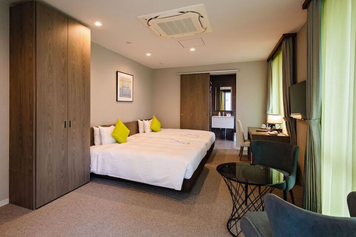 Room 32 of 114