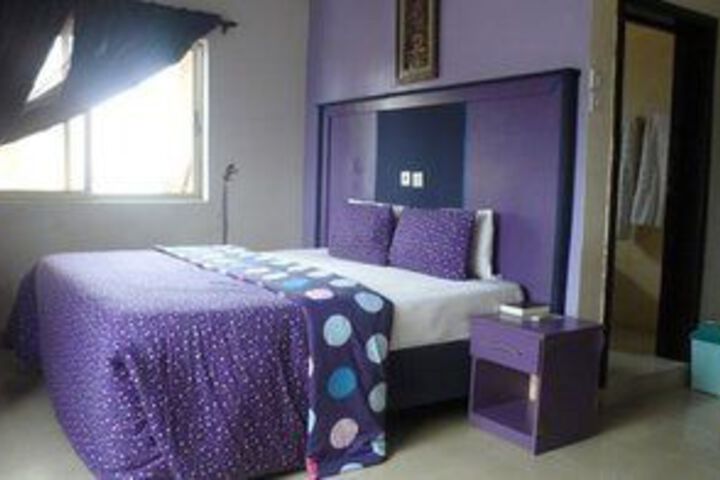 Room 10 of 18