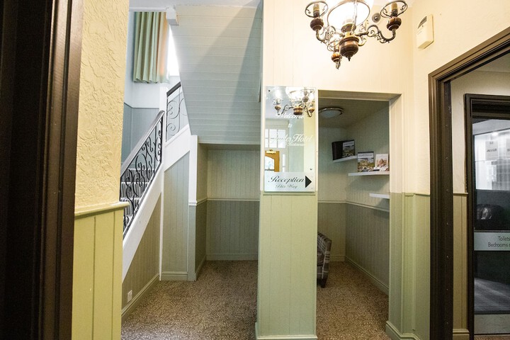 Ballroom/Hall 117 of 134