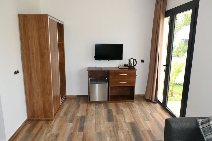 Room 4 of 49