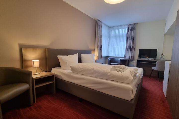 Room 14 of 27