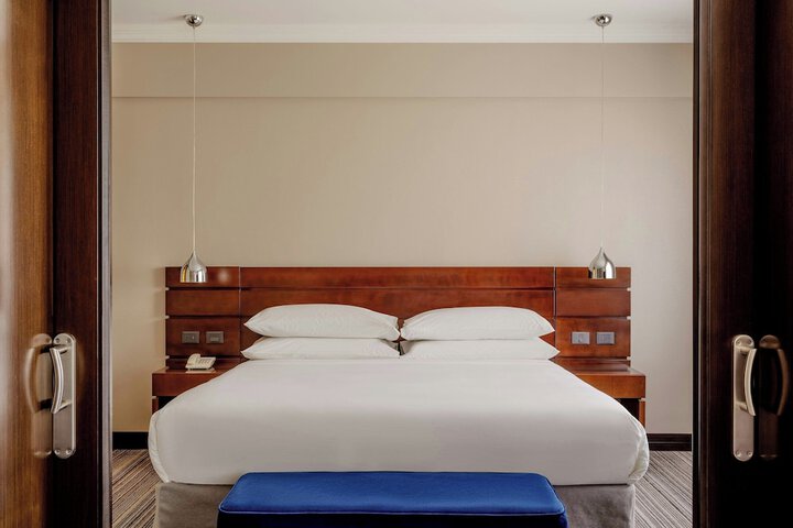 Room 10 of 77