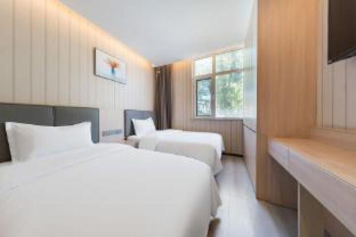 Room 6 of 6