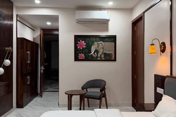 Room 12 of 28