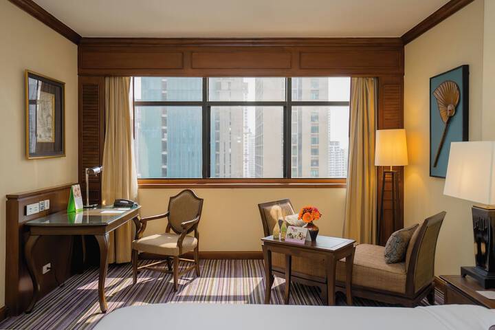 Room 52 of 142