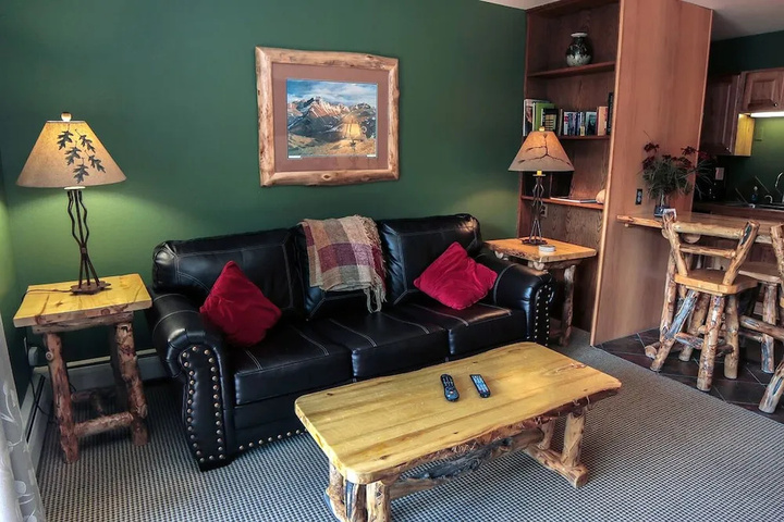 Room 4 of 10