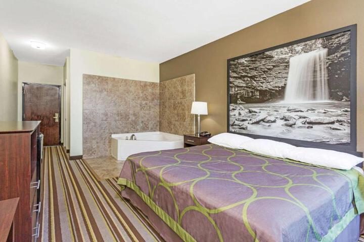 1 King Bed Deluxe Room (1 of 14)