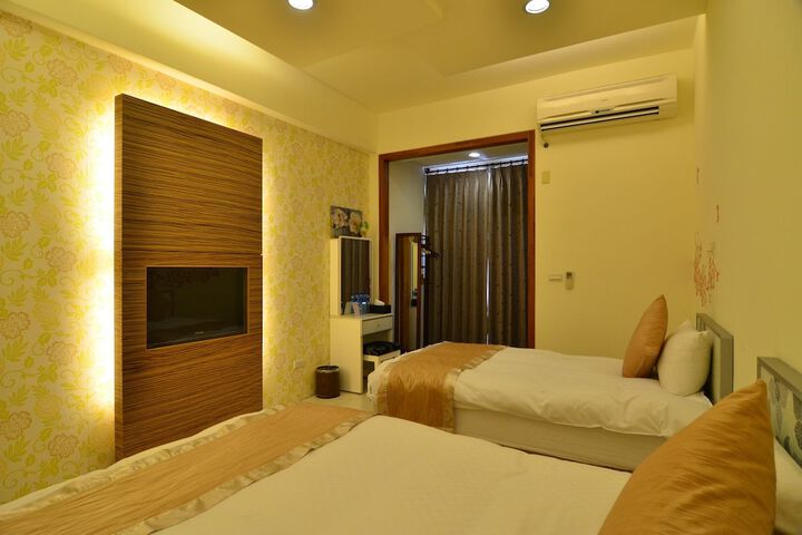 Room 4 of 40