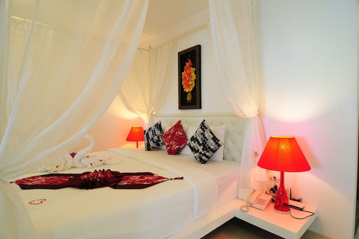 Room 3 of 96