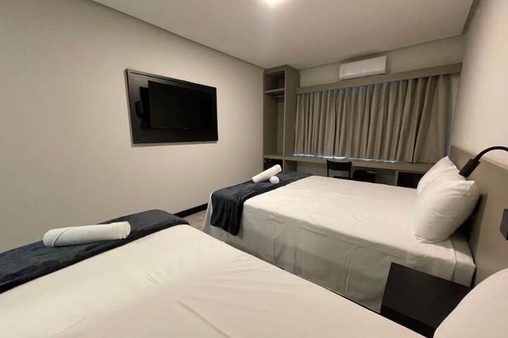 Room 13 of 28