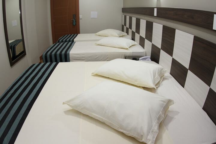 Room 6 of 33