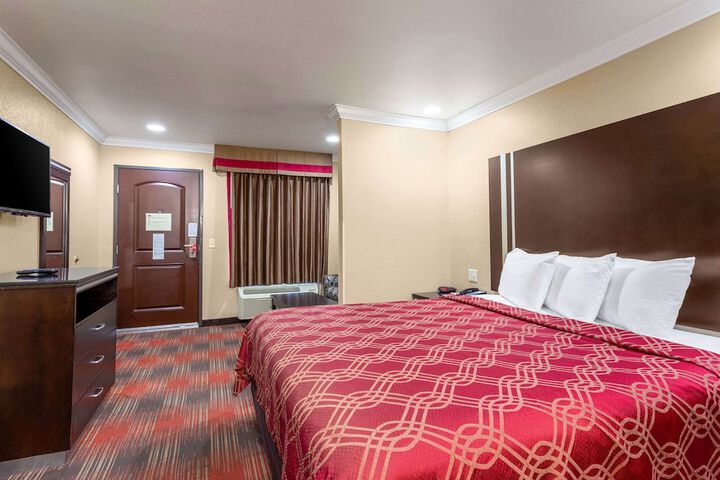 1 King Bed (3 of 19)