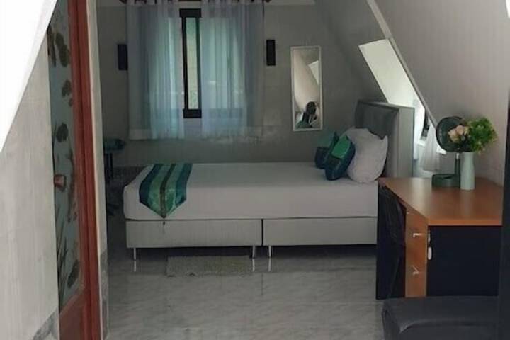 Room 6 of 47