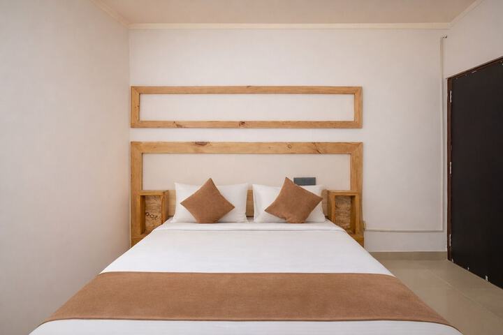 Room 5 of 14