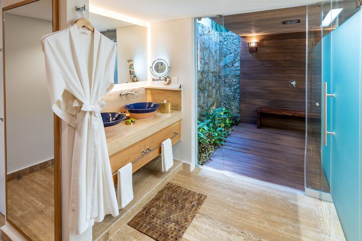 Room 5 of 192