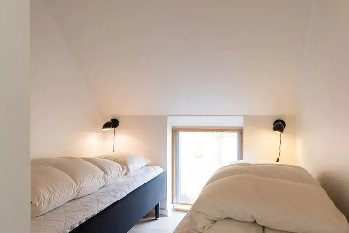 Room 3 of 16