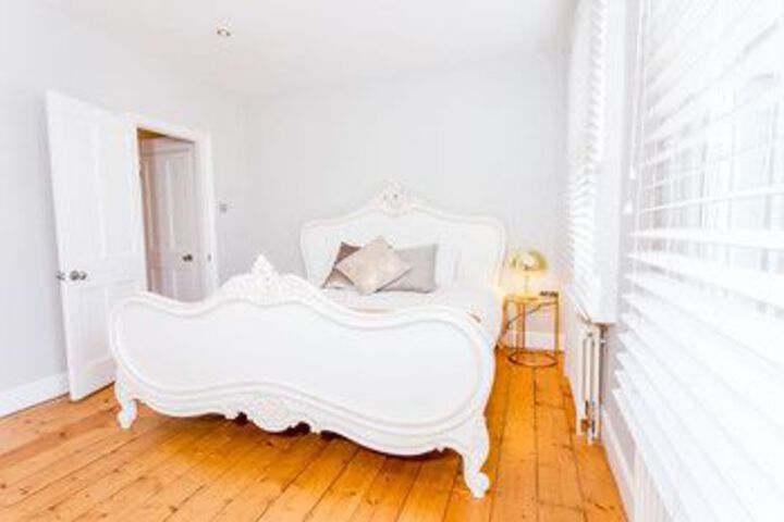 Room 4 of 20