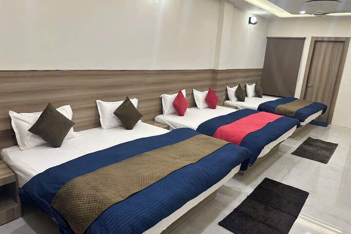 Room 10 of 34