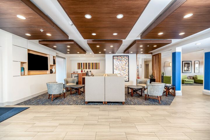 Lobby lounge