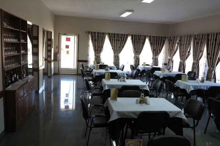 Dining 42 of 49