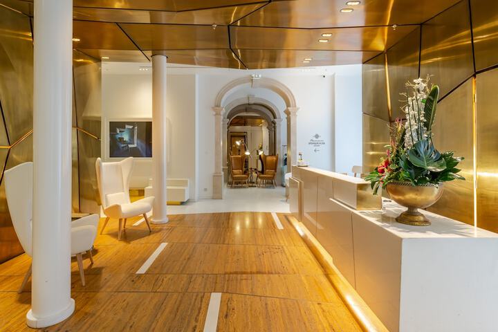 Entrance & Lobby