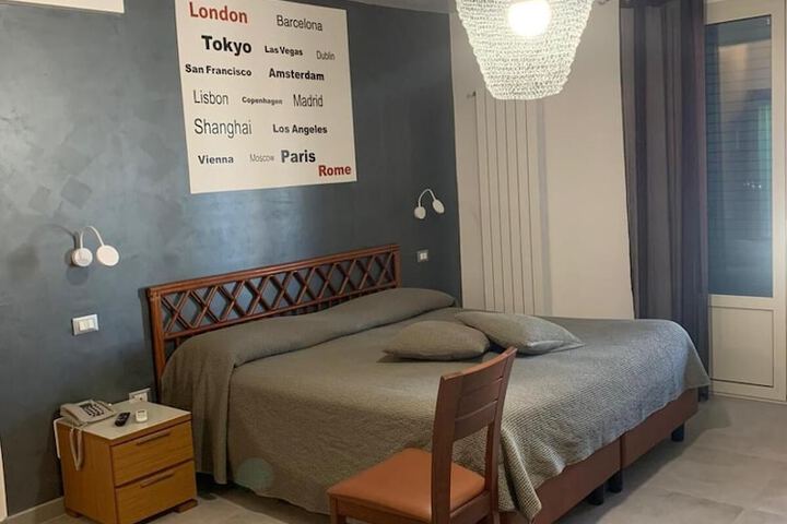 Room 7 of 32