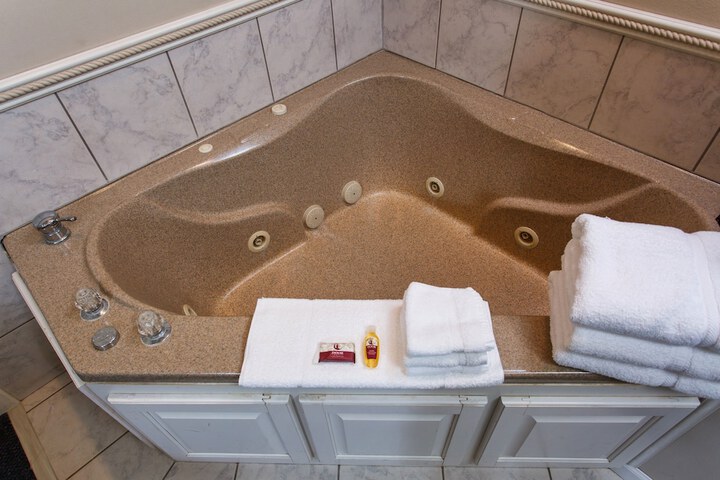Hot Tub 103 of 128