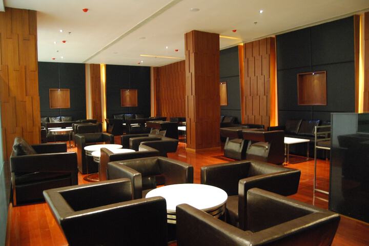 Lounge 25 of 31