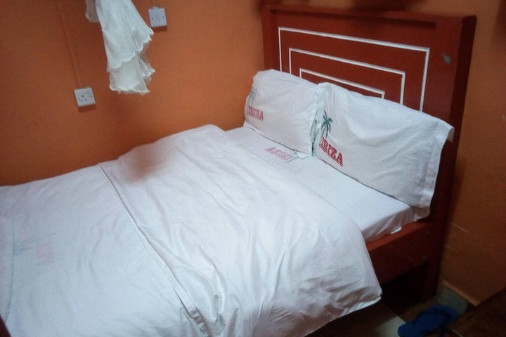 Room 10 of 18