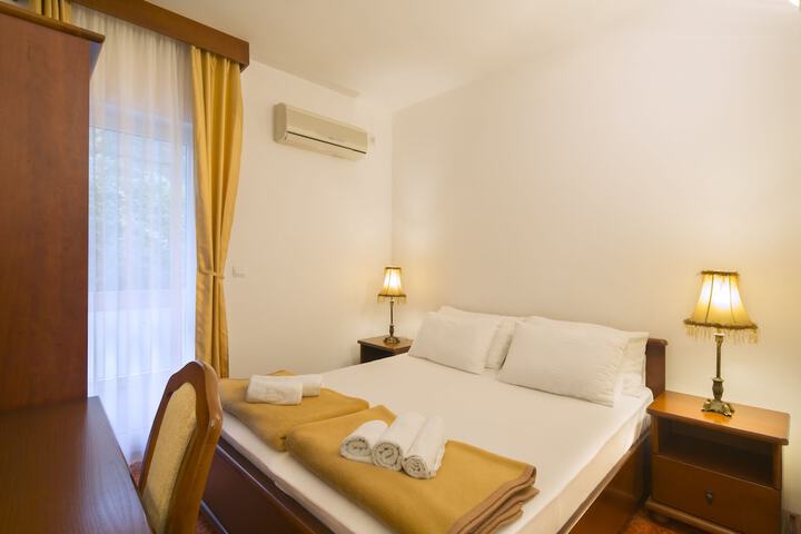 Room 8 of 95