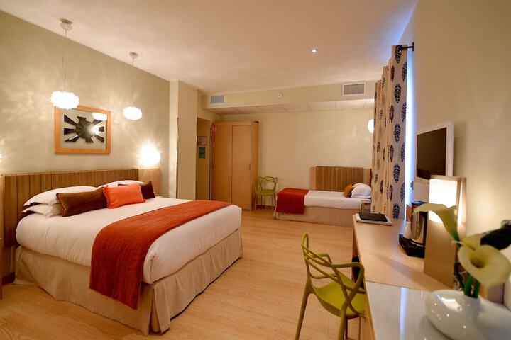 Room 6 of 74