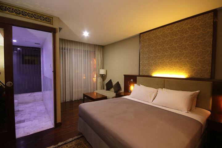 Room 7 of 48