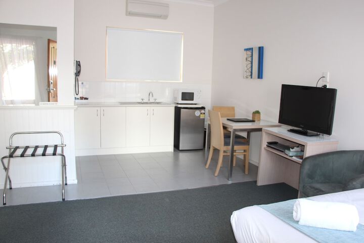 Room 3 of 90