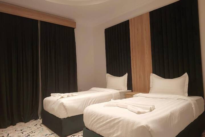 Room 4 of 18