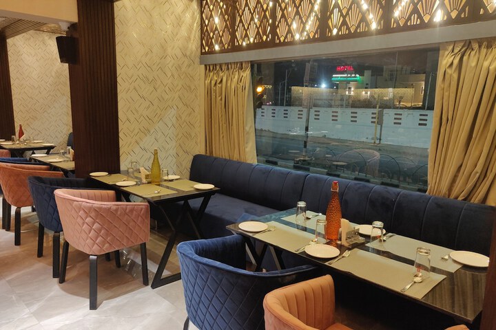Dining 77 of 103
