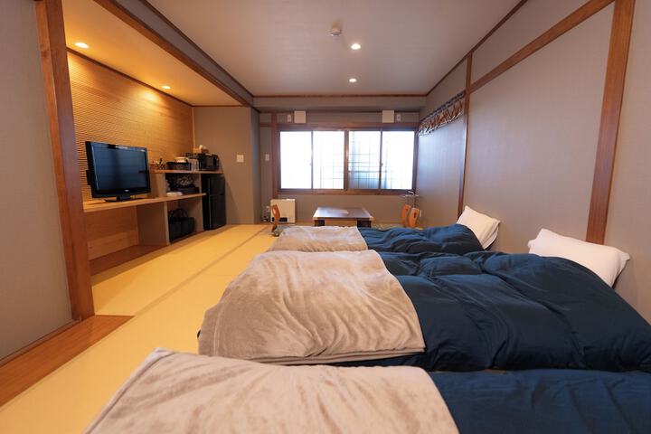 Room 17 of 36