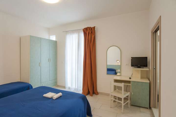 Room 2 of 26