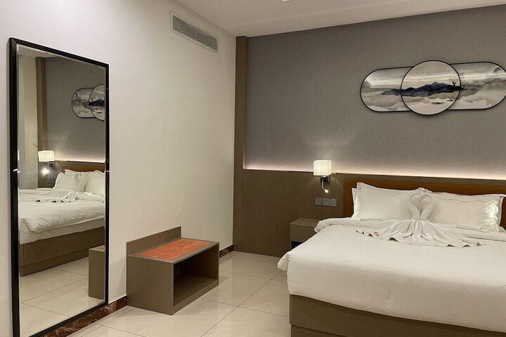 Room 7 of 28