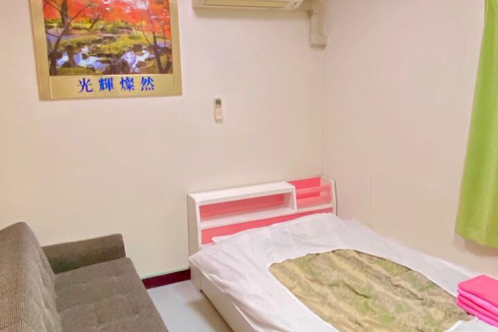 Room 14 of 48