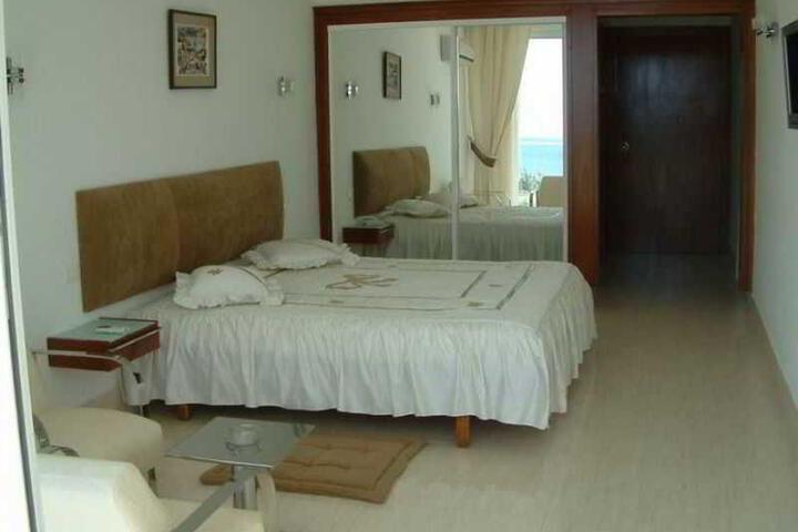 Room 9 of 9