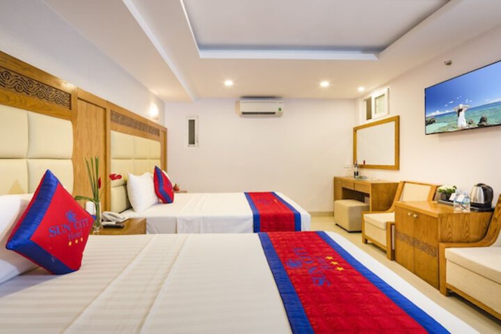 Room 6 of 28